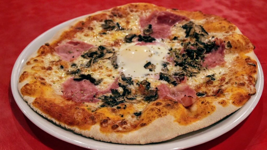 Pizza royale à emporter La Vespa des Carmes